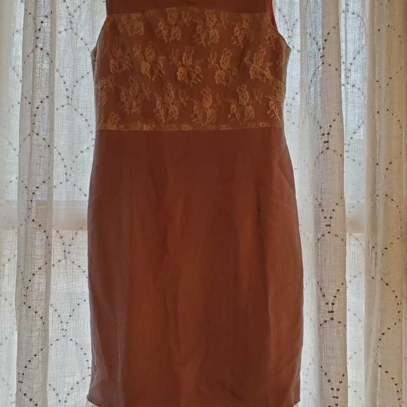 Dress with lace - Picture 1 of 4